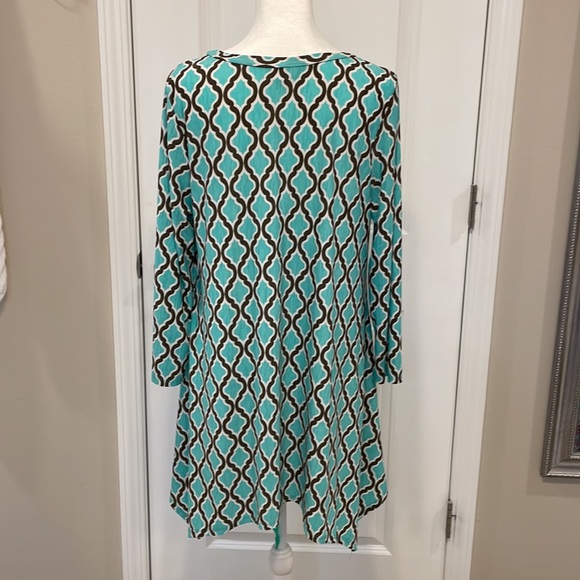 Purchased via on line boutique. No tag inside. Fits like a Large - Picture 3 of 3